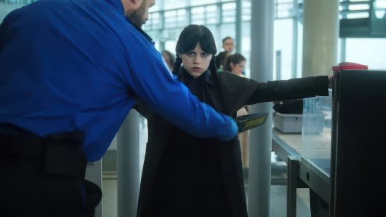 Кадр из 1 серии 2 сезона сериала «Уэнсдэй»